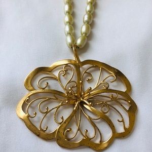 NEW Designer Pearl Flower Necklace